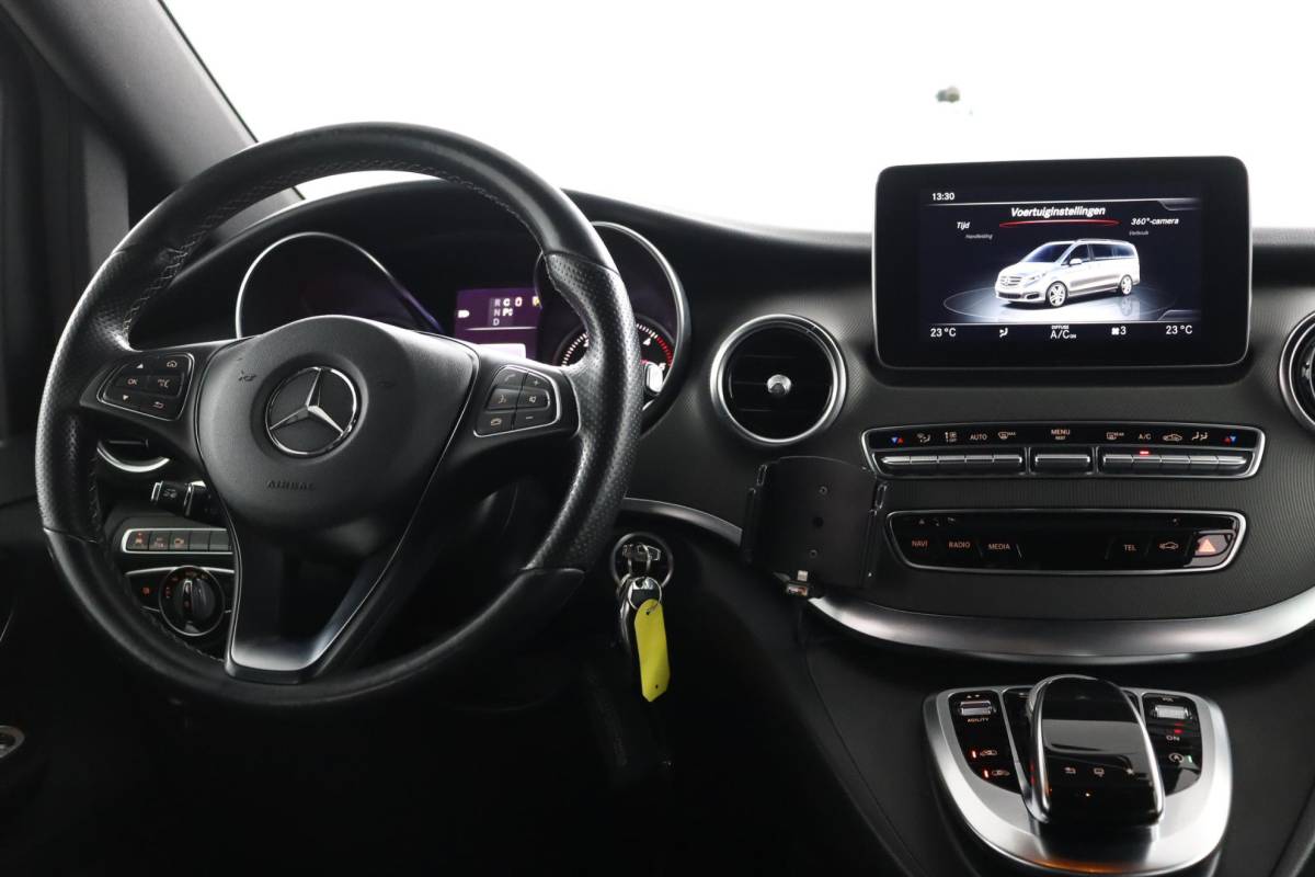 Mercedes-Benz V-Klasse Mercedes-Benz V-klasse 250d Lang DC Avantgarde | NAP | Rolstoelbus | 5+1 zitplaatsen | Luxe | Leder | ACC | 360° camera | Elekt. schuifdeuren | Burmester