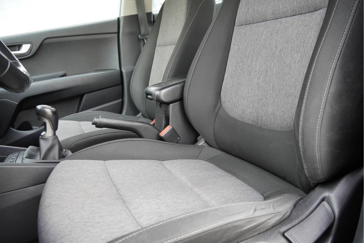 Kia Stonic Kia Stonic 1.0 T-GDi DynamicLine BJ2019 Lmv 17″ | Led | Pdc | Achteruitrijcamera | Apple carplay | Navi | Airco | Cruise control | Getint glas | Zwart dak