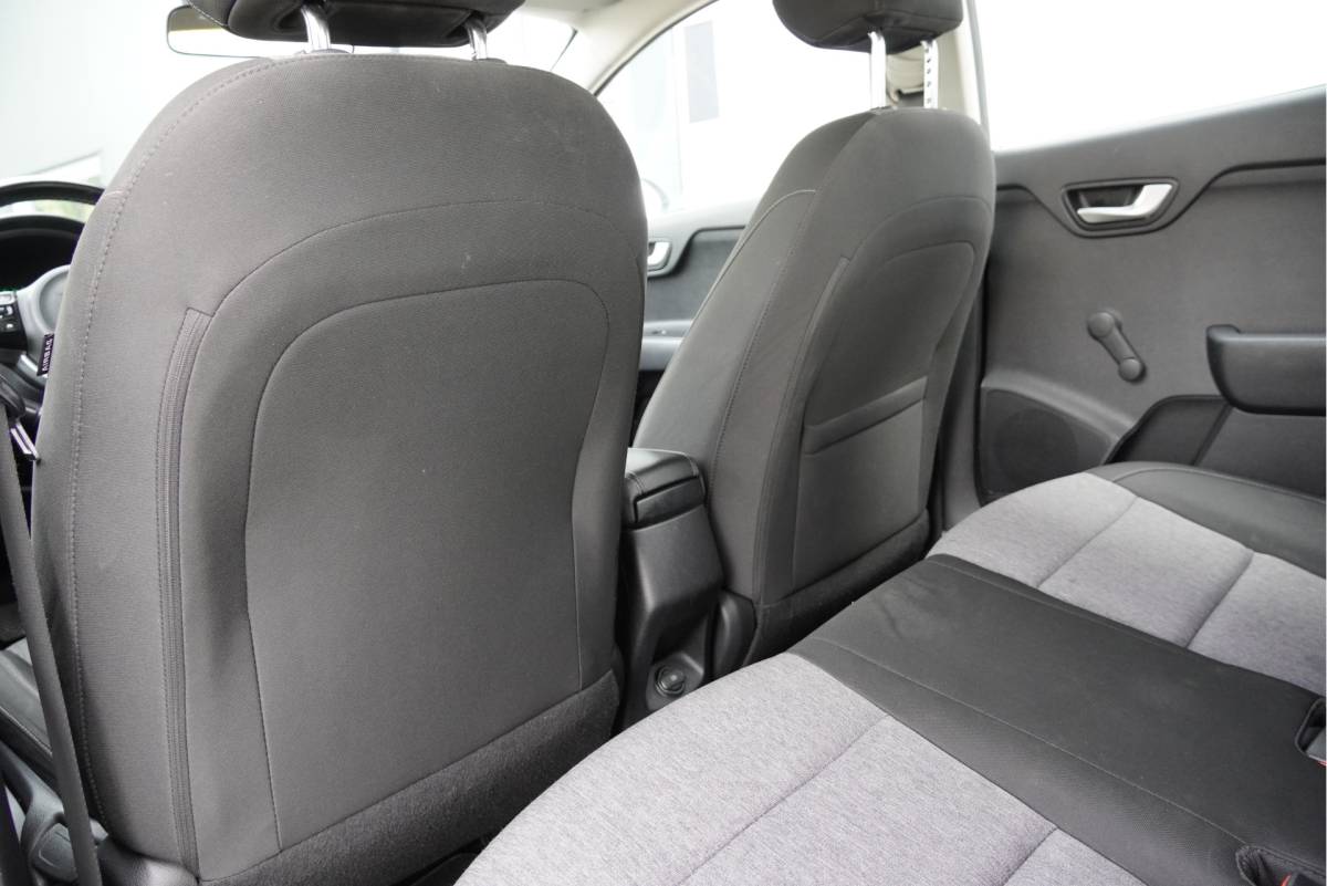 Kia Stonic Kia Stonic 1.0 T-GDi DynamicLine BJ2019 Lmv 17″ | Led | Pdc | Achteruitrijcamera | Apple carplay | Navi | Airco | Cruise control | Getint glas | Zwart dak