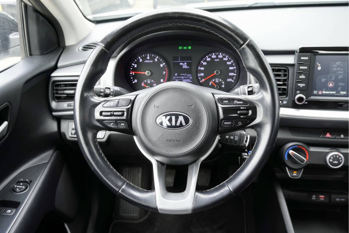 Kia Stonic Kia Stonic 1.0 T-GDi DynamicLine BJ2019 Lmv 17″ | Led | Pdc | Achteruitrijcamera | Apple carplay | Navi | Airco | Cruise control | Getint glas | Zwart dak