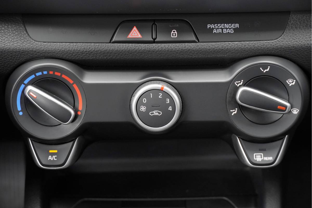 Kia Stonic Kia Stonic 1.0 T-GDi DynamicLine BJ2019 Lmv 17″ | Led | Pdc | Achteruitrijcamera | Apple carplay | Navi | Airco | Cruise control | Getint glas | Zwart dak