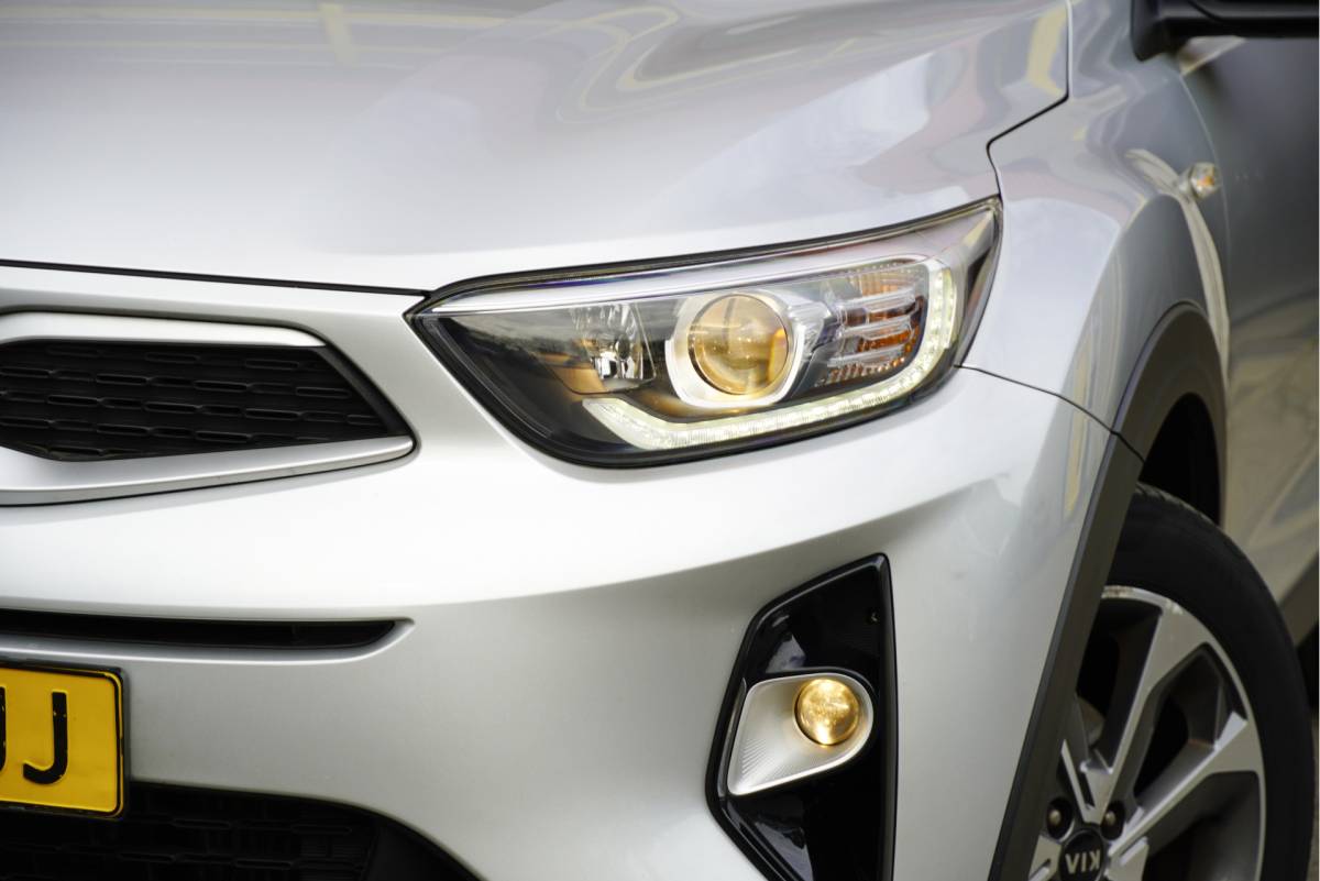 Kia Stonic Kia Stonic 1.0 T-GDi DynamicLine BJ2019 Lmv 17″ | Led | Pdc | Achteruitrijcamera | Apple carplay | Navi | Airco | Cruise control | Getint glas | Zwart dak