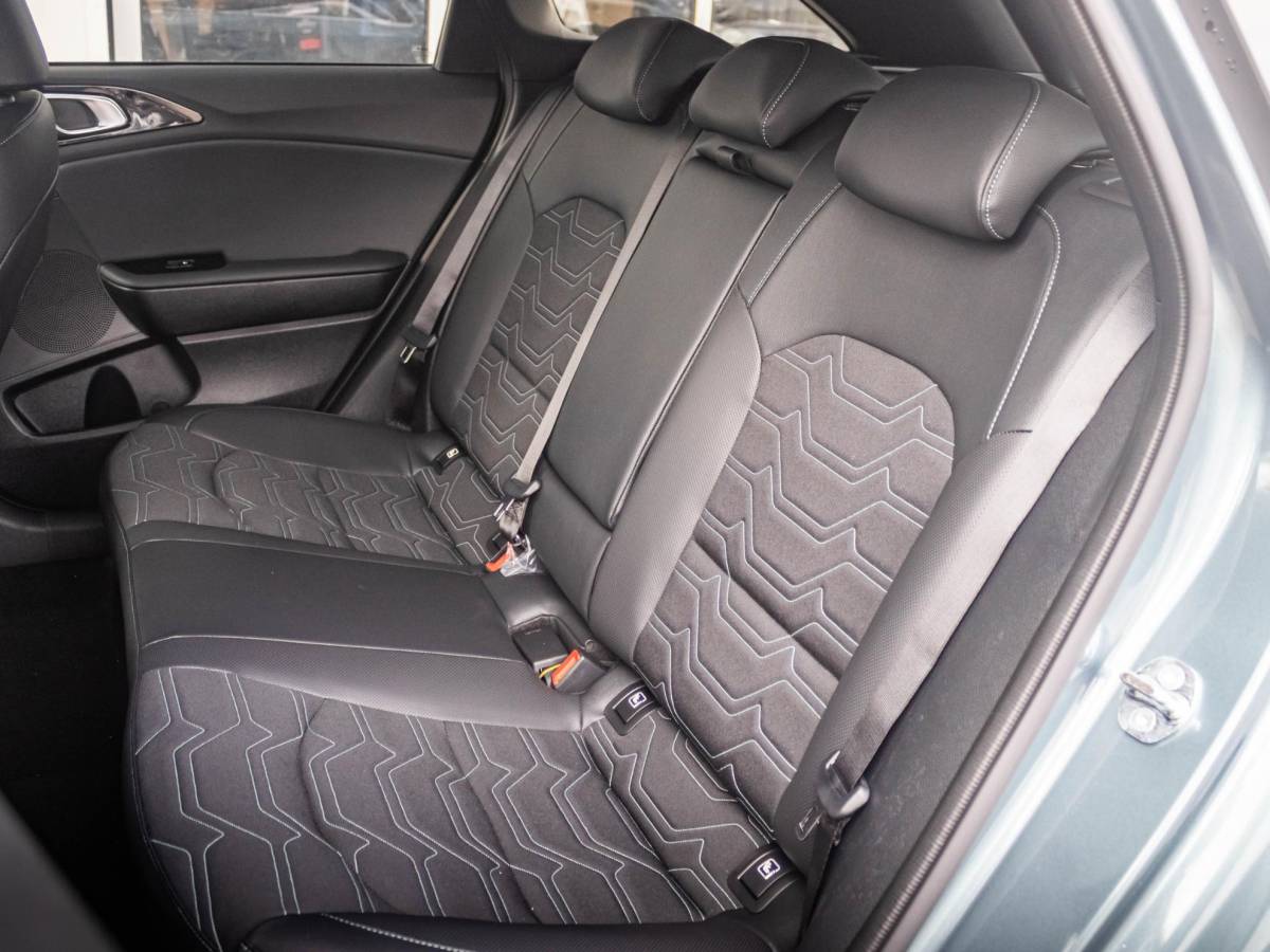 Kia Ceed Sportswagon Kia Ceed Sportswagon 1.0 T-GDi Design Edition l Uit voorraad leverbaar |  Camera | Apple Carplay | Adapt. Cruise | Stoel&Stuur Verwarming | Navi | Keyless