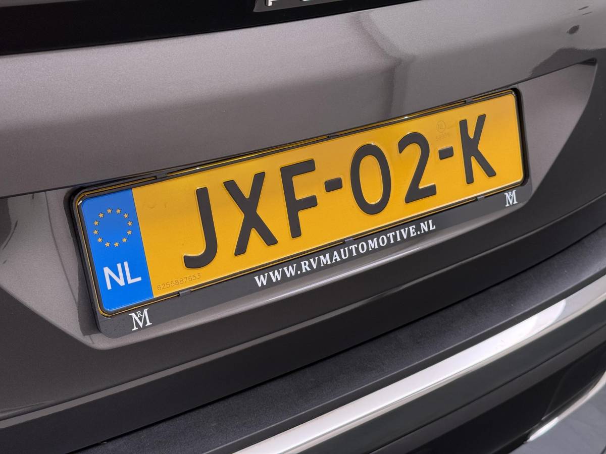 Peugeot 3008 Peugeot 3008 1.6 HYbrid4 300 GT RIJKLAARPRIJS INC. 12MND BOVAG GARANTIE | PANORAMADAK| ADAPTIVE CRUISE CONTROL| STANDKACHEL| CAMERA VOOR + ACHTER|