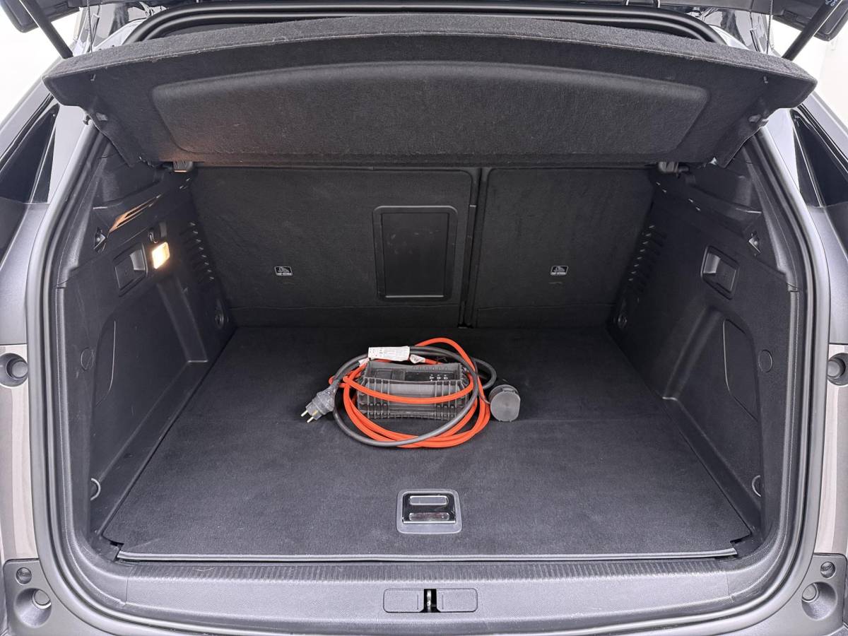 Peugeot 3008 Peugeot 3008 1.6 HYbrid4 300 GT RIJKLAARPRIJS INC. 12MND BOVAG GARANTIE | PANORAMADAK| ADAPTIVE CRUISE CONTROL| STANDKACHEL| CAMERA VOOR + ACHTER|