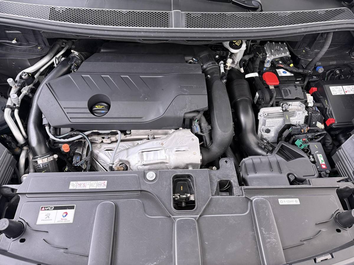 Peugeot 3008 Peugeot 3008 1.6 HYbrid4 300 GT RIJKLAARPRIJS INC. 12MND BOVAG GARANTIE | PANORAMADAK| ADAPTIVE CRUISE CONTROL| STANDKACHEL| CAMERA VOOR + ACHTER|
