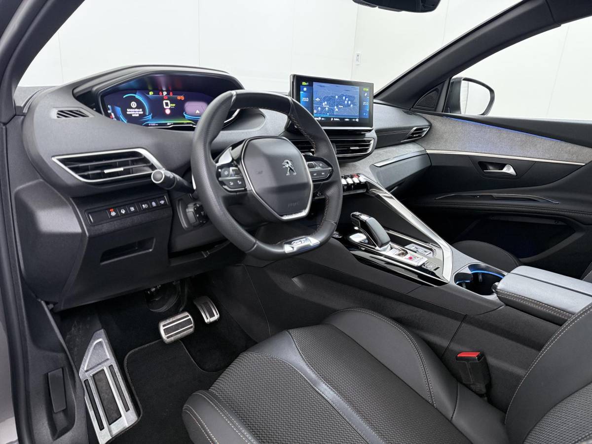 Peugeot 3008 Peugeot 3008 1.6 HYbrid4 300 GT RIJKLAARPRIJS INC. 12MND BOVAG GARANTIE | PANORAMADAK| ADAPTIVE CRUISE CONTROL| STANDKACHEL| CAMERA VOOR + ACHTER|