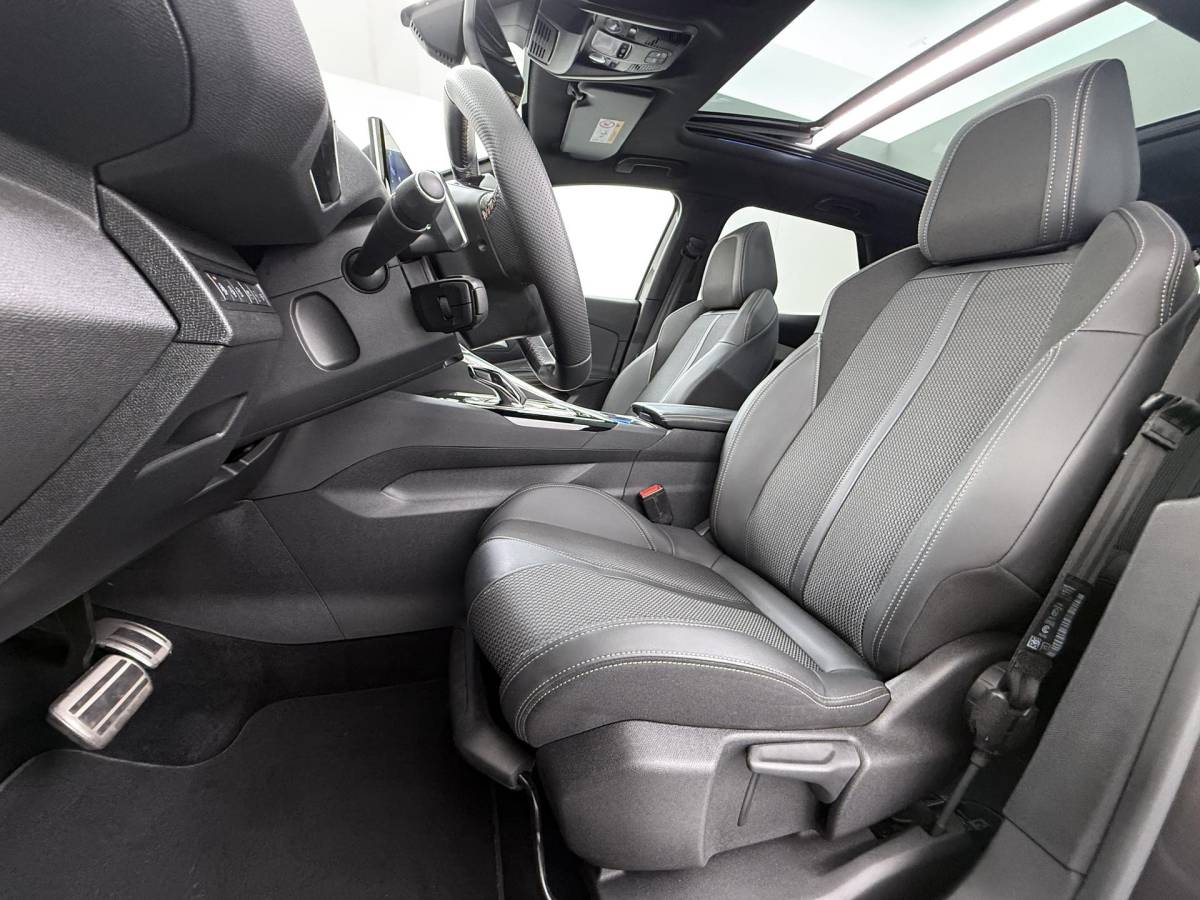 Peugeot 3008 Peugeot 3008 1.6 HYbrid4 300 GT RIJKLAARPRIJS INC. 12MND BOVAG GARANTIE | PANORAMADAK| ADAPTIVE CRUISE CONTROL| STANDKACHEL| CAMERA VOOR + ACHTER|