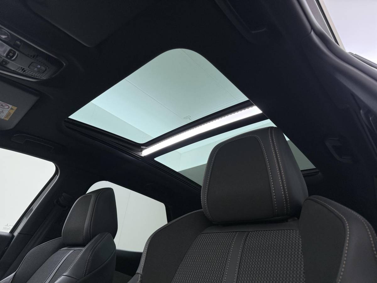 Peugeot 3008 Peugeot 3008 1.6 HYbrid4 300 GT RIJKLAARPRIJS INC. 12MND BOVAG GARANTIE | PANORAMADAK| ADAPTIVE CRUISE CONTROL| STANDKACHEL| CAMERA VOOR + ACHTER|