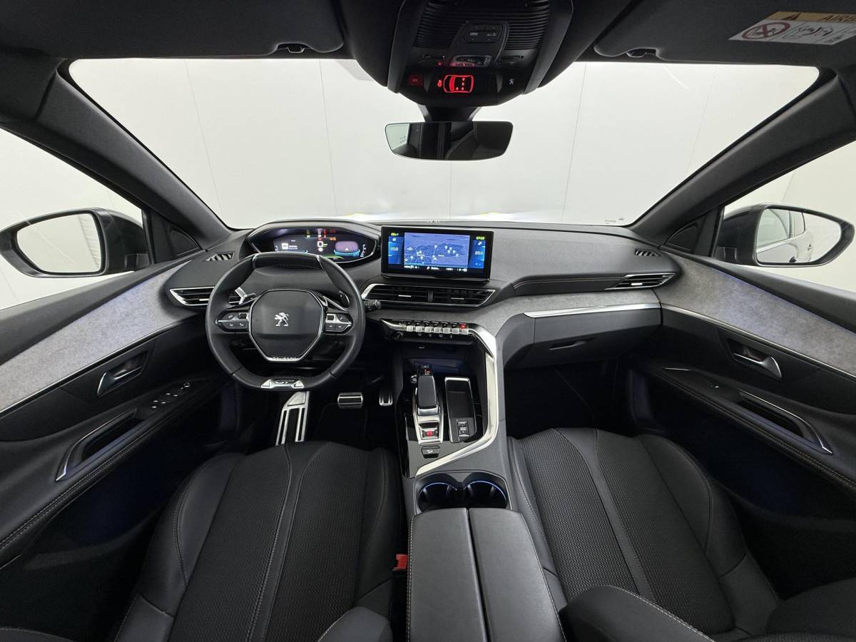 Peugeot 3008 Peugeot 3008 1.6 HYbrid4 300 GT RIJKLAARPRIJS INC. 12MND BOVAG GARANTIE | PANORAMADAK| ADAPTIVE CRUISE CONTROL| STANDKACHEL| CAMERA VOOR + ACHTER|