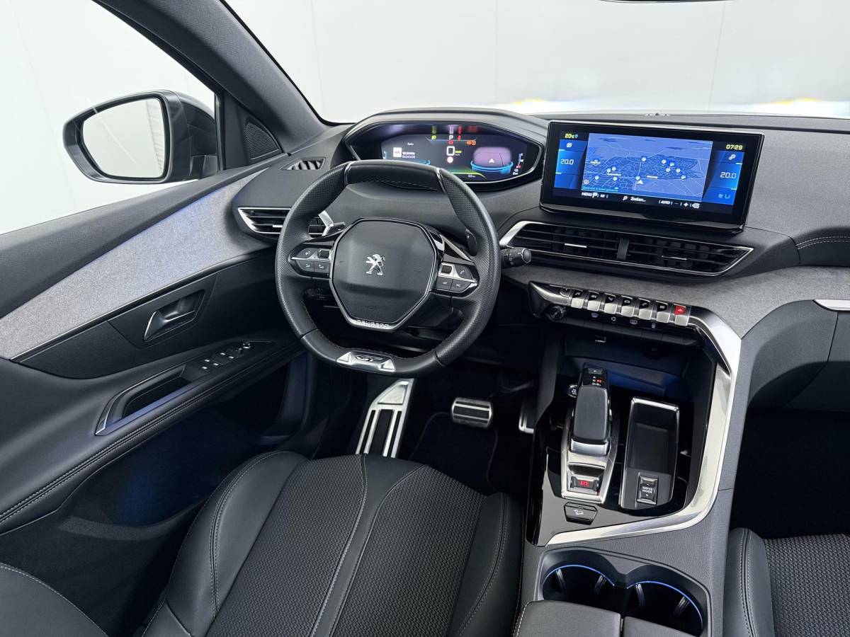 Peugeot 3008 Peugeot 3008 1.6 HYbrid4 300 GT RIJKLAARPRIJS INC. 12MND BOVAG GARANTIE | PANORAMADAK| ADAPTIVE CRUISE CONTROL| STANDKACHEL| CAMERA VOOR + ACHTER|