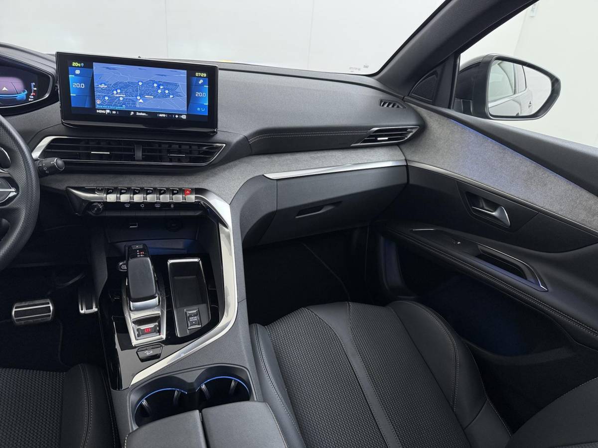 Peugeot 3008 Peugeot 3008 1.6 HYbrid4 300 GT RIJKLAARPRIJS INC. 12MND BOVAG GARANTIE | PANORAMADAK| ADAPTIVE CRUISE CONTROL| STANDKACHEL| CAMERA VOOR + ACHTER|