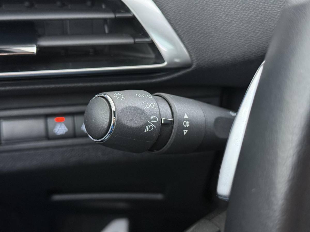 Peugeot 3008 Peugeot 3008 1.6 HYbrid4 300 GT RIJKLAARPRIJS INC. 12MND BOVAG GARANTIE | PANORAMADAK| ADAPTIVE CRUISE CONTROL| STANDKACHEL| CAMERA VOOR + ACHTER|