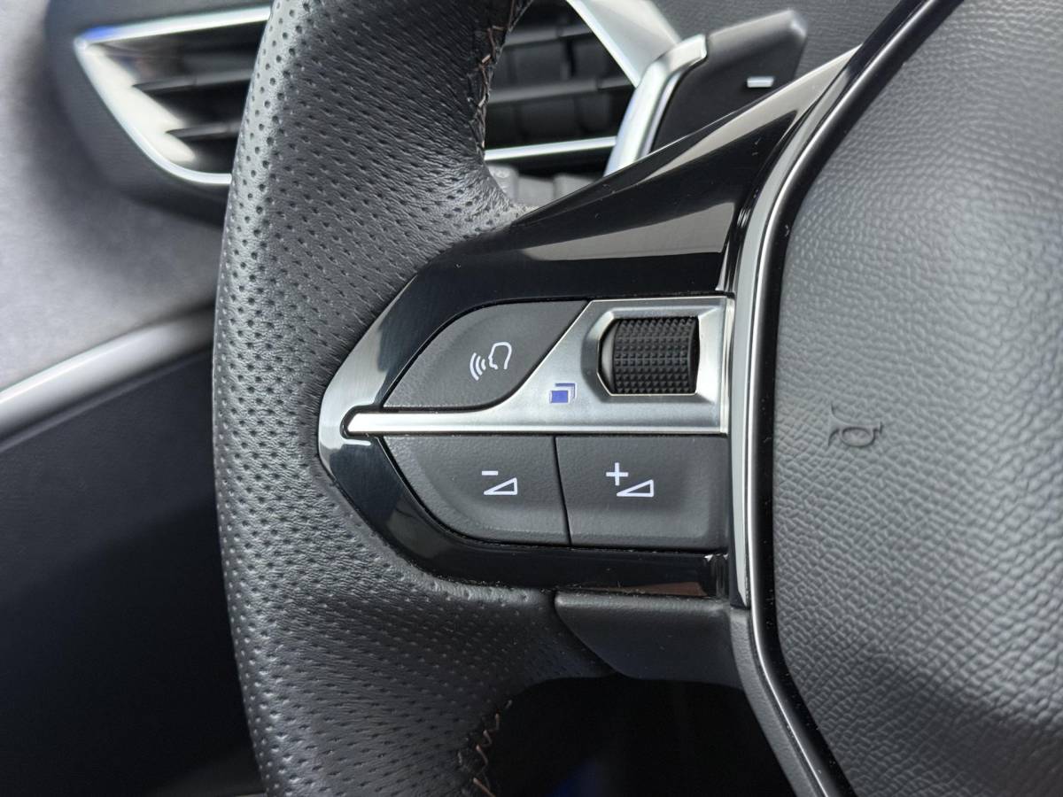 Peugeot 3008 Peugeot 3008 1.6 HYbrid4 300 GT RIJKLAARPRIJS INC. 12MND BOVAG GARANTIE | PANORAMADAK| ADAPTIVE CRUISE CONTROL| STANDKACHEL| CAMERA VOOR + ACHTER|