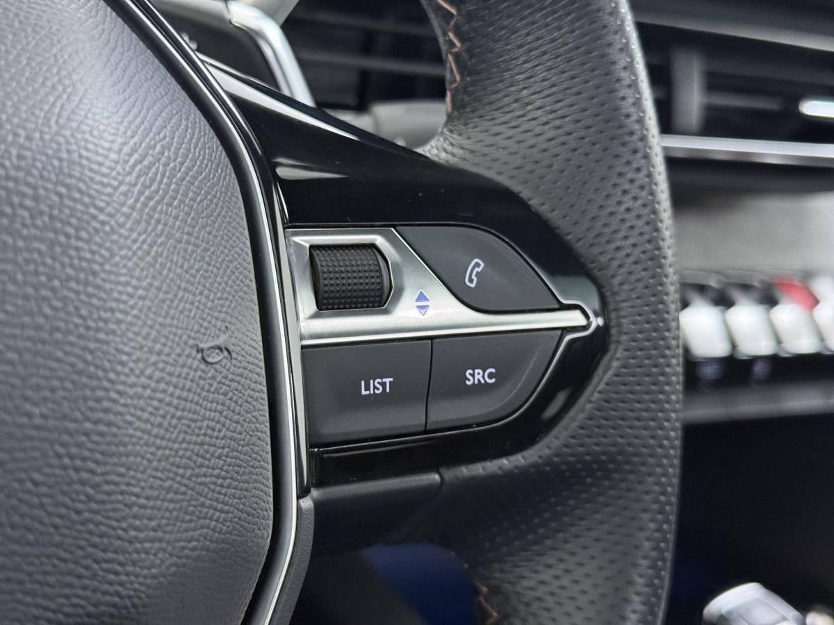 Peugeot 3008 Peugeot 3008 1.6 HYbrid4 300 GT RIJKLAARPRIJS INC. 12MND BOVAG GARANTIE | PANORAMADAK| ADAPTIVE CRUISE CONTROL| STANDKACHEL| CAMERA VOOR + ACHTER|