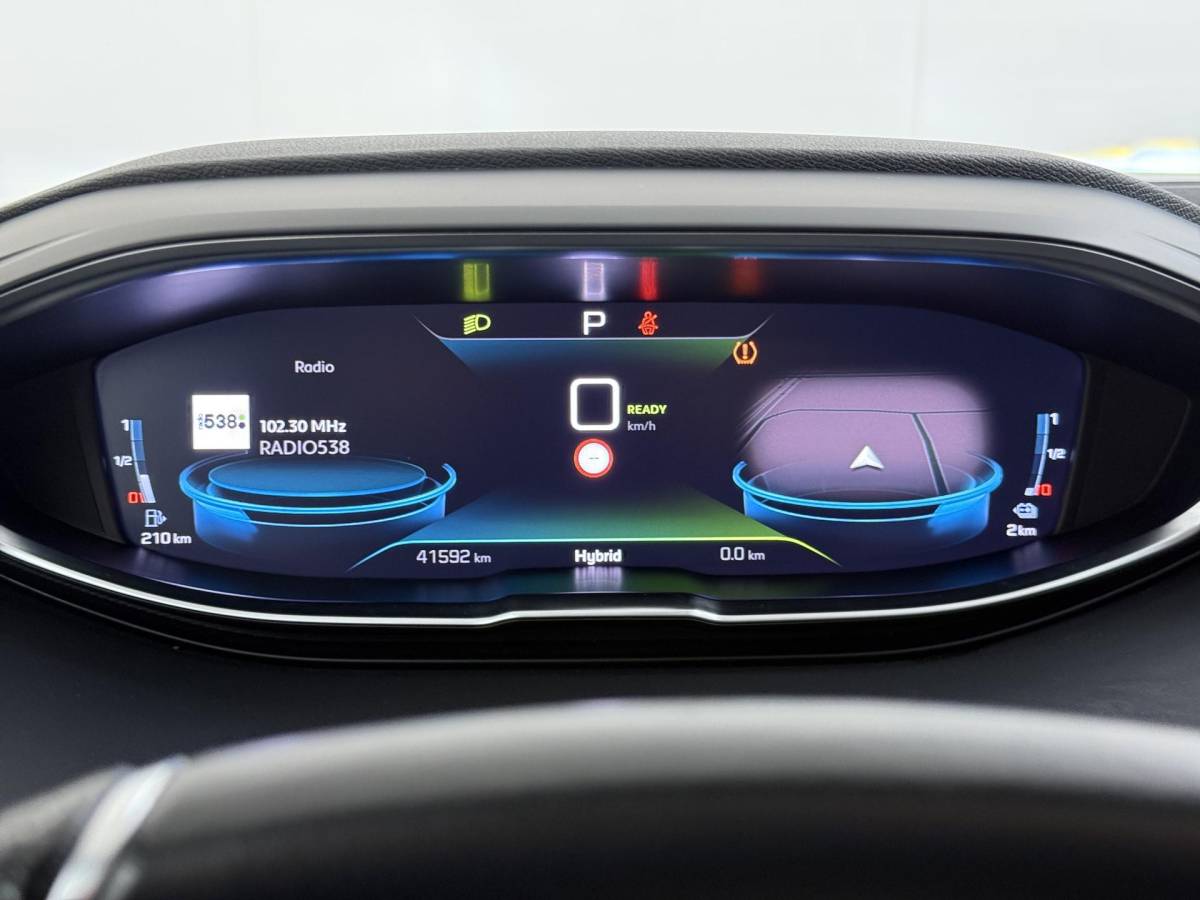 Peugeot 3008 Peugeot 3008 1.6 HYbrid4 300 GT RIJKLAARPRIJS INC. 12MND BOVAG GARANTIE | PANORAMADAK| ADAPTIVE CRUISE CONTROL| STANDKACHEL| CAMERA VOOR + ACHTER|
