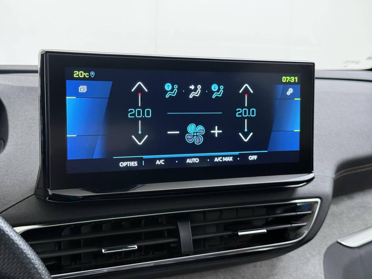 Peugeot 3008 Peugeot 3008 1.6 HYbrid4 300 GT RIJKLAARPRIJS INC. 12MND BOVAG GARANTIE | PANORAMADAK| ADAPTIVE CRUISE CONTROL| STANDKACHEL| CAMERA VOOR + ACHTER|