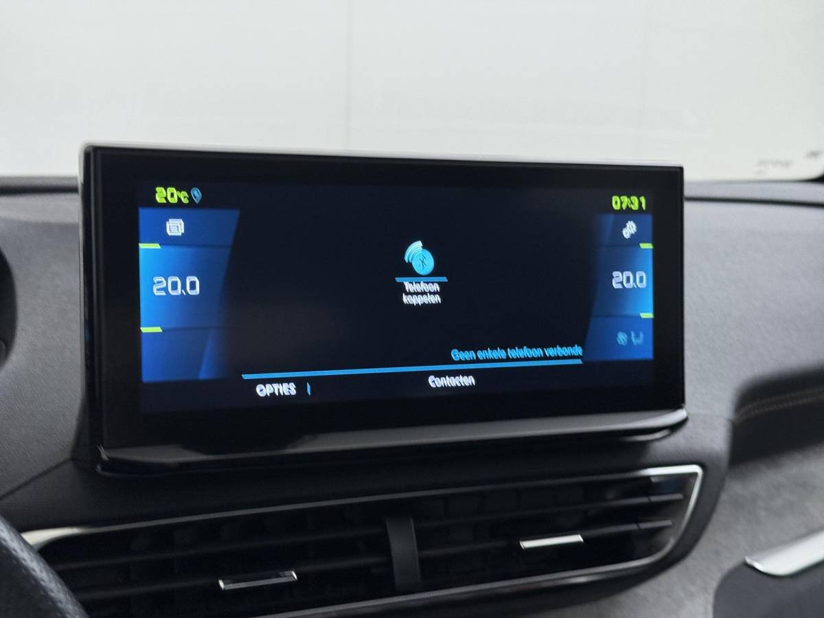 Peugeot 3008 Peugeot 3008 1.6 HYbrid4 300 GT RIJKLAARPRIJS INC. 12MND BOVAG GARANTIE | PANORAMADAK| ADAPTIVE CRUISE CONTROL| STANDKACHEL| CAMERA VOOR + ACHTER|