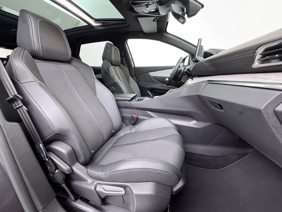 Peugeot 3008 Peugeot 3008 1.6 HYbrid4 300 GT RIJKLAARPRIJS INC. 12MND BOVAG GARANTIE | PANORAMADAK| ADAPTIVE CRUISE CONTROL| STANDKACHEL| CAMERA VOOR + ACHTER|