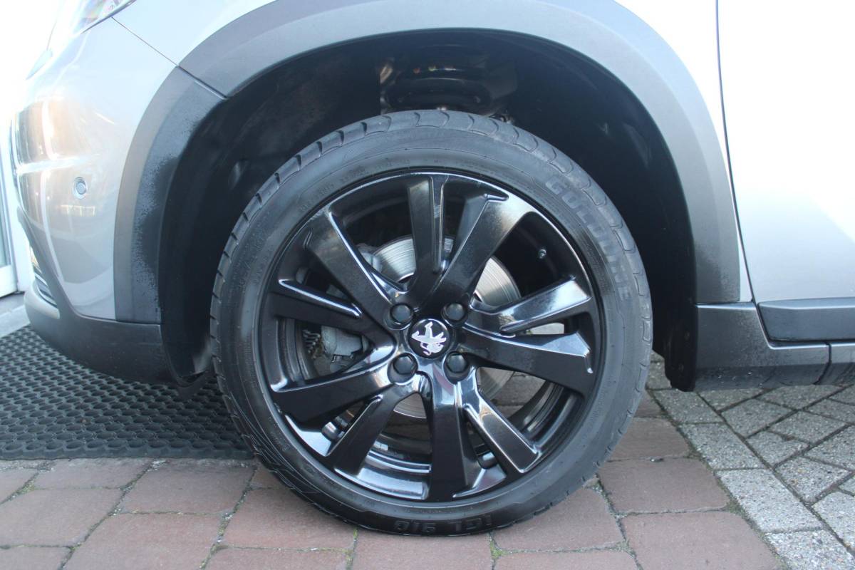 Peugeot 2008 Peugeot 2008 1.2 130PK GT-LINE | PANORAMA DAK | GRIP CONTROL | CRUISE CONTROL | DAB+ RADIO | APPLE CARPLAY/ANDROID AUTO | NAVIGATIE | ACHTERUITRIJ CAMERA | 17″ LICHTMETALEN VELGEN “BLACK” | CLIMATE CONTROL | PARKEERSENSOREN VOOR + ACHTER | GETINTE ACHTERRUITEN | ZWARTE DAK RELING |