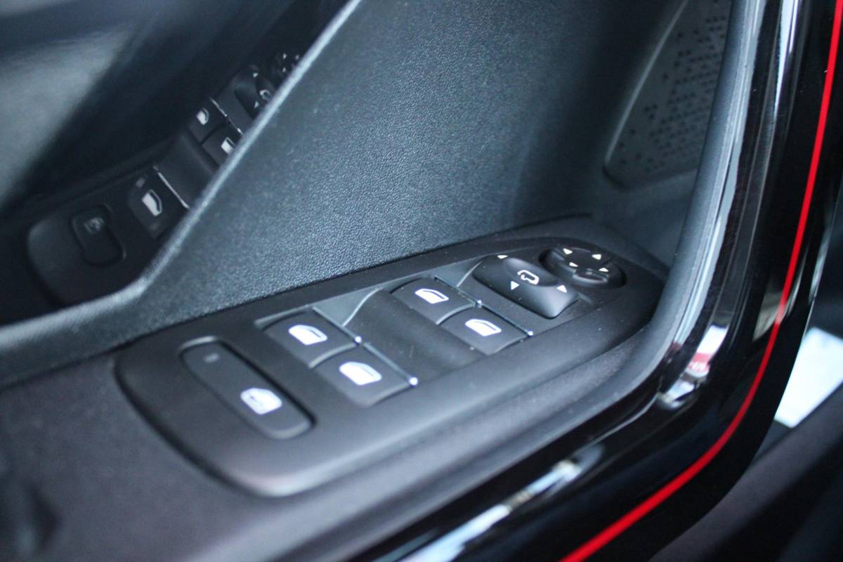 Peugeot 2008 Peugeot 2008 1.2 130PK GT-LINE | PANORAMA DAK | GRIP CONTROL | CRUISE CONTROL | DAB+ RADIO | APPLE CARPLAY/ANDROID AUTO | NAVIGATIE | ACHTERUITRIJ CAMERA | 17″ LICHTMETALEN VELGEN “BLACK” | CLIMATE CONTROL | PARKEERSENSOREN VOOR + ACHTER | GETINTE ACHTERRUITEN | ZWARTE DAK RELING |