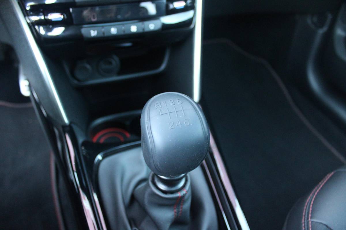 Peugeot 2008 Peugeot 2008 1.2 130PK GT-LINE | PANORAMA DAK | GRIP CONTROL | CRUISE CONTROL | DAB+ RADIO | APPLE CARPLAY/ANDROID AUTO | NAVIGATIE | ACHTERUITRIJ CAMERA | 17″ LICHTMETALEN VELGEN “BLACK” | CLIMATE CONTROL | PARKEERSENSOREN VOOR + ACHTER | GETINTE ACHTERRUITEN | ZWARTE DAK RELING |
