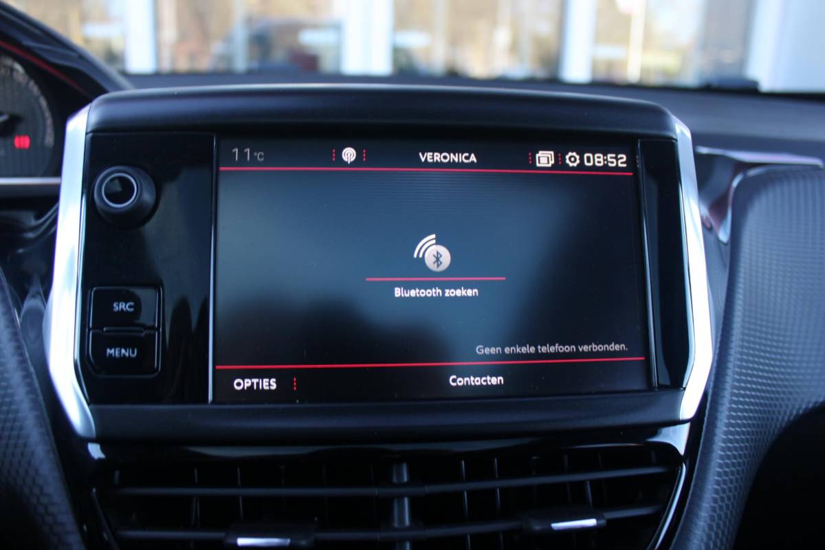 Peugeot 2008 Peugeot 2008 1.2 130PK GT-LINE | PANORAMA DAK | GRIP CONTROL | CRUISE CONTROL | DAB+ RADIO | APPLE CARPLAY/ANDROID AUTO | NAVIGATIE | ACHTERUITRIJ CAMERA | 17″ LICHTMETALEN VELGEN “BLACK” | CLIMATE CONTROL | PARKEERSENSOREN VOOR + ACHTER | GETINTE ACHTERRUITEN | ZWARTE DAK RELING |