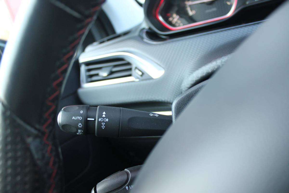 Peugeot 2008 Peugeot 2008 1.2 130PK GT-LINE | PANORAMA DAK | GRIP CONTROL | CRUISE CONTROL | DAB+ RADIO | APPLE CARPLAY/ANDROID AUTO | NAVIGATIE | ACHTERUITRIJ CAMERA | 17″ LICHTMETALEN VELGEN “BLACK” | CLIMATE CONTROL | PARKEERSENSOREN VOOR + ACHTER | GETINTE ACHTERRUITEN | ZWARTE DAK RELING |