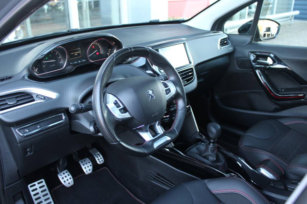 Peugeot 2008 Peugeot 2008 1.2 130PK GT-LINE | PANORAMA DAK | GRIP CONTROL | CRUISE CONTROL | DAB+ RADIO | APPLE CARPLAY/ANDROID AUTO | NAVIGATIE | ACHTERUITRIJ CAMERA | 17″ LICHTMETALEN VELGEN “BLACK” | CLIMATE CONTROL | PARKEERSENSOREN VOOR + ACHTER | GETINTE ACHTERRUITEN | ZWARTE DAK RELING |