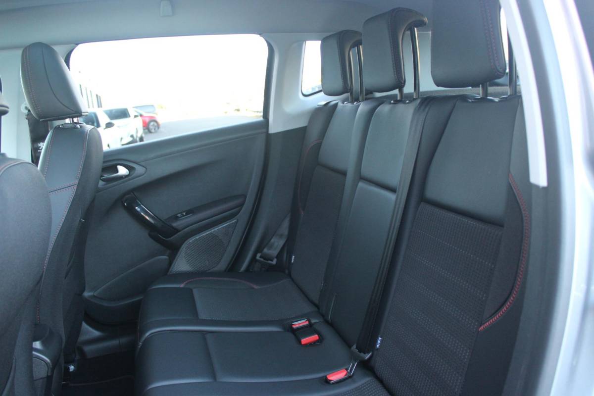 Peugeot 2008 Peugeot 2008 1.2 130PK GT-LINE | PANORAMA DAK | GRIP CONTROL | CRUISE CONTROL | DAB+ RADIO | APPLE CARPLAY/ANDROID AUTO | NAVIGATIE | ACHTERUITRIJ CAMERA | 17″ LICHTMETALEN VELGEN “BLACK” | CLIMATE CONTROL | PARKEERSENSOREN VOOR + ACHTER | GETINTE ACHTERRUITEN | ZWARTE DAK RELING |