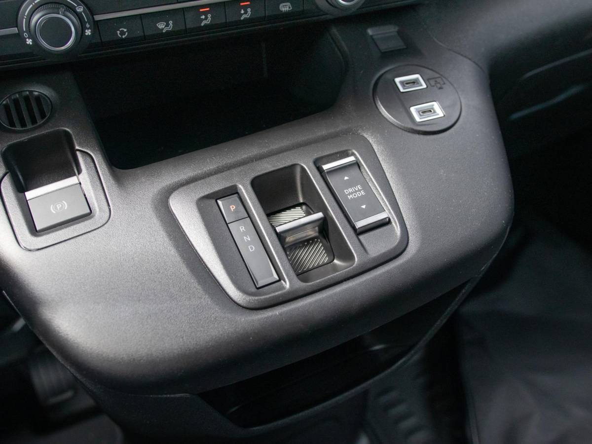 Fiat E-Doblò Fiat E-Doblò 136 L2 50 kWh | Navi | Stoelverwarming | Laadruimte Pack | Apple Carplay | Camera | BSM | PDC V&A | LED