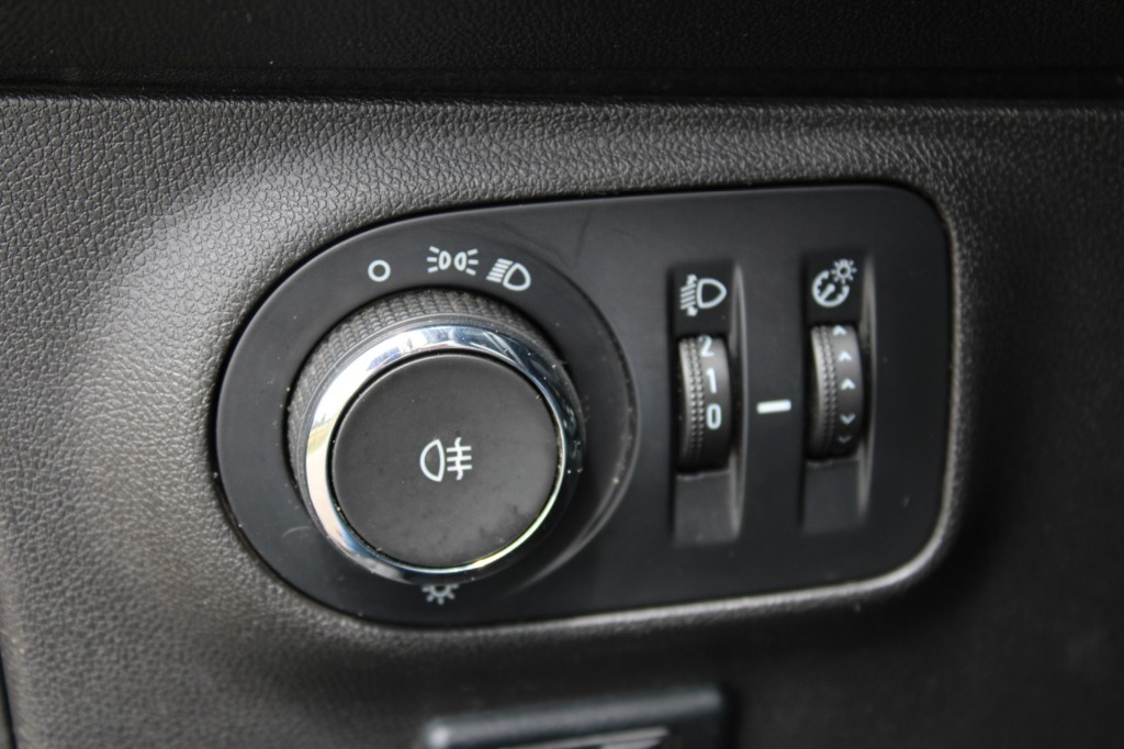 Opel Corsa-e Opel Corsa-e 1.4 90pk Business+ automaat rolstoellift airco/handgas+rem/trekhaak 5-deurs