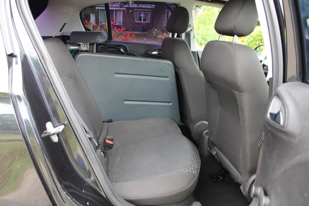 Opel Corsa-e Opel Corsa-e 1.4 90pk Business+ automaat rolstoellift airco/handgas+rem/trekhaak 5-deurs