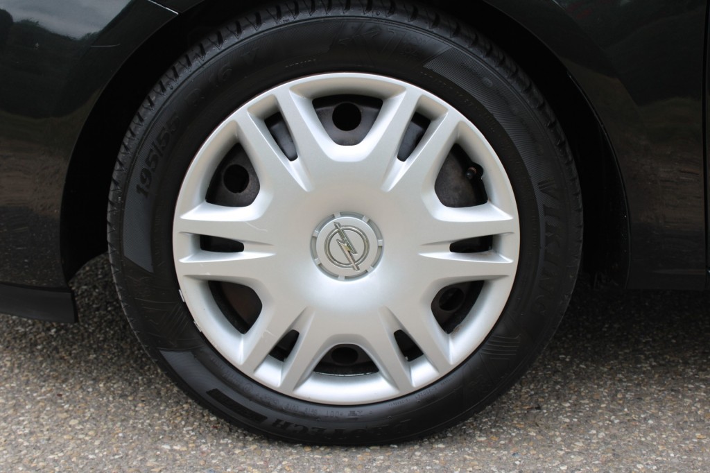 Opel Corsa-e Opel Corsa-e 1.4 90pk Business+ automaat rolstoellift airco/handgas+rem/trekhaak 5-deurs