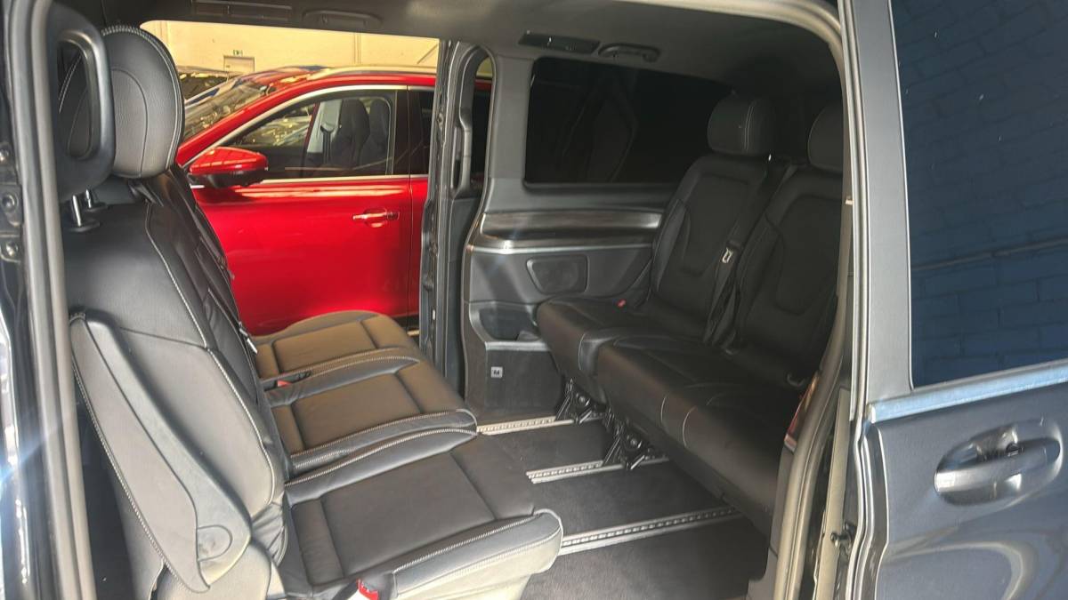 Mercedes-Benz EQV Mercedes-Benz EQV 300 L2 Business Solution Limited 90 kWh RIJKLAARPRIJS INC. 12MND BOVAG GARANTIE | SOH 95% | 8pl  | ELECTR. SCHUIFDEUREN | DODE HOEK | 360 CAMERA |LEDER | RIJKLAARPRIJS incl. 12mnd BOVAG GARANTIE