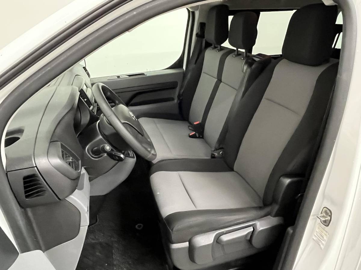 Toyota ProAce Toyota PROACE Shuttle 1.5 D-4D Cool Comfort Long 9persoons PERSONENBUS Airco Cruise Control Trekhaak Incl. BTW / Incl. BPM