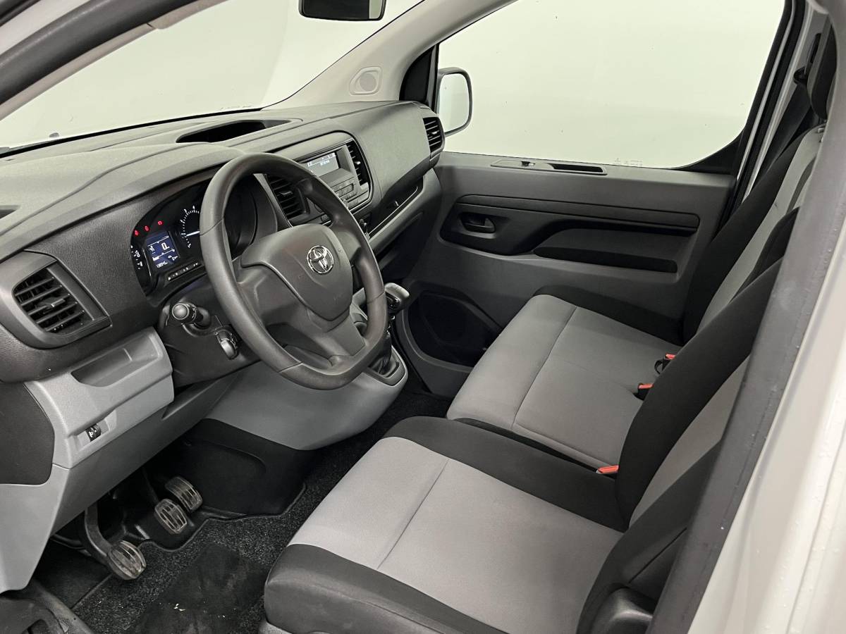 Toyota ProAce Toyota PROACE Shuttle 1.5 D-4D Cool Comfort Long 9persoons PERSONENBUS Airco Cruise Control Trekhaak Incl. BTW / Incl. BPM