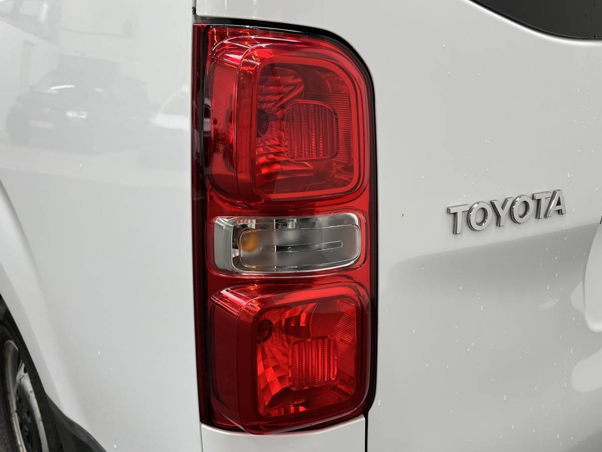Toyota ProAce Toyota PROACE Shuttle 1.5 D-4D Cool Comfort Long 9persoons PERSONENBUS Airco Cruise Control Trekhaak Incl. BTW / Incl. BPM