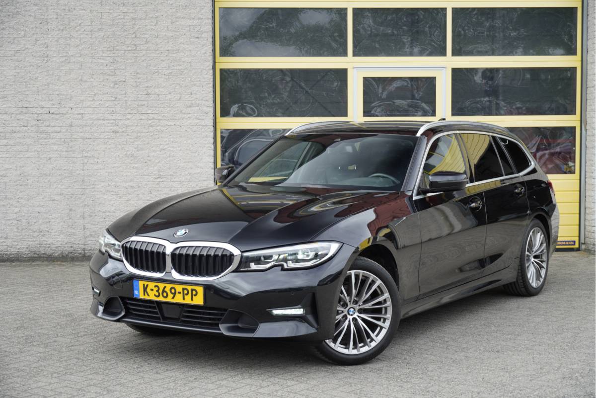 BMW 3 Serie BMW 3-serie Touring 318i Automaat! High Executive Edition BJ2021 Lmv 18″ | Led V+A | Pdc | Elek. achterklep | Navi | Virtual cockpit | Dashboard verlichting | Climate control | Cruise control | Lederen bekleding | Sportstoelen | Verwarmde voorstoelen | Zwarte hemel