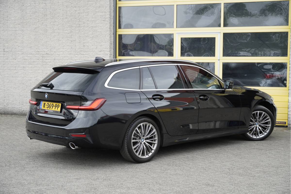 BMW 3 Serie BMW 3-serie Touring 318i Automaat! High Executive Edition BJ2021 Lmv 18″ | Led V+A | Pdc | Elek. achterklep | Navi | Virtual cockpit | Dashboard verlichting | Climate control | Cruise control | Lederen bekleding | Sportstoelen | Verwarmde voorstoelen | Zwarte hemel