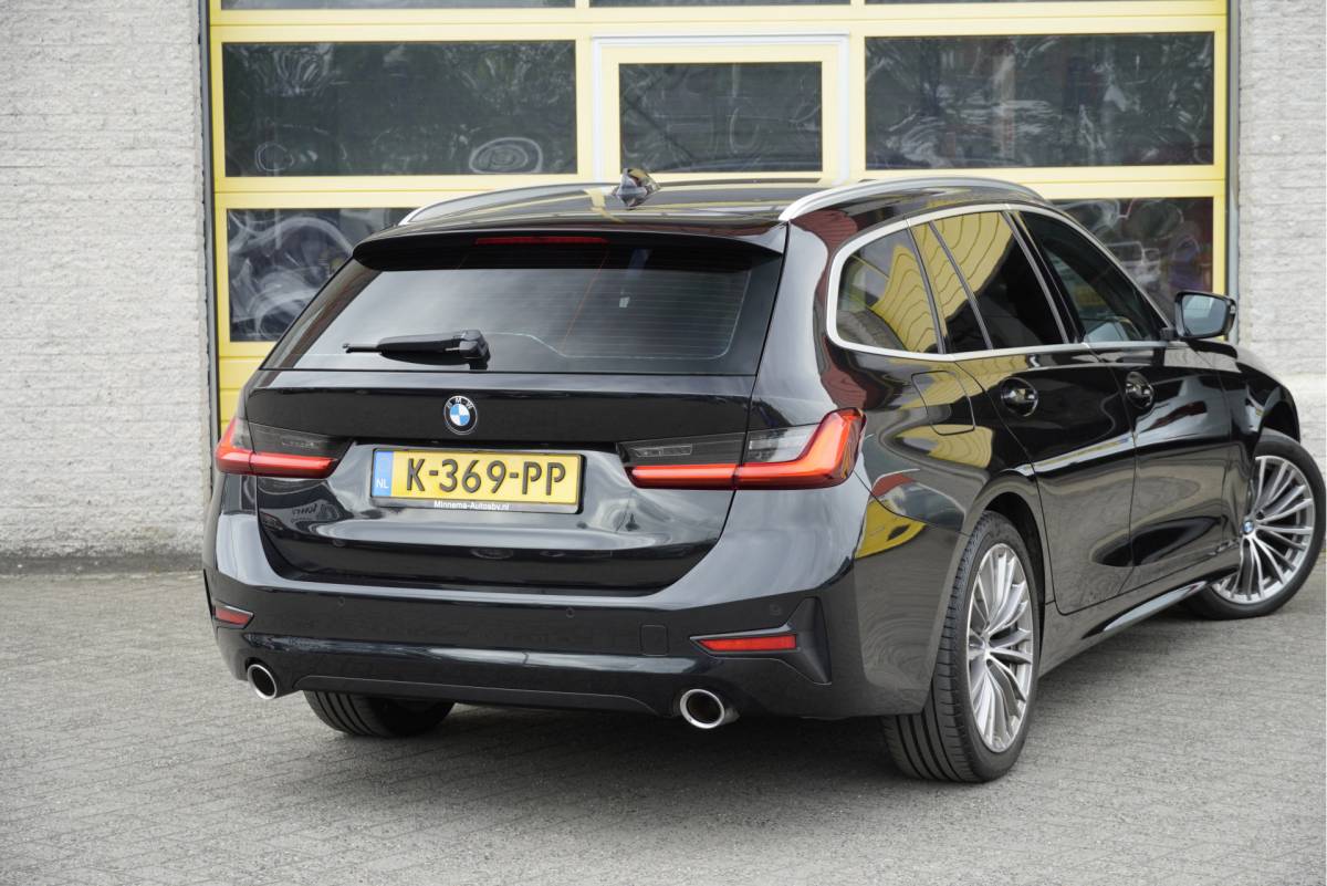 BMW 3 Serie BMW 3-serie Touring 318i Automaat! High Executive Edition BJ2021 Lmv 18″ | Led V+A | Pdc | Elek. achterklep | Navi | Virtual cockpit | Dashboard verlichting | Climate control | Cruise control | Lederen bekleding | Sportstoelen | Verwarmde voorstoelen | Zwarte hemel