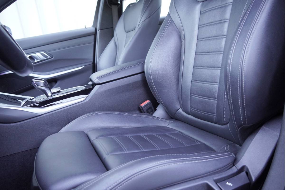 BMW 3 Serie BMW 3-serie Touring 318i Automaat! High Executive Edition BJ2021 Lmv 18″ | Led V+A | Pdc | Elek. achterklep | Navi | Virtual cockpit | Dashboard verlichting | Climate control | Cruise control | Lederen bekleding | Sportstoelen | Verwarmde voorstoelen | Zwarte hemel
