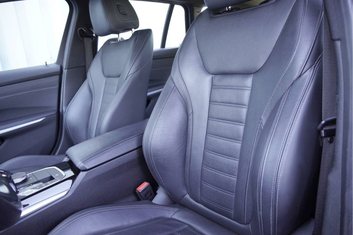 BMW 3 Serie BMW 3-serie Touring 318i Automaat! High Executive Edition BJ2021 Lmv 18″ | Led V+A | Pdc | Elek. achterklep | Navi | Virtual cockpit | Dashboard verlichting | Climate control | Cruise control | Lederen bekleding | Sportstoelen | Verwarmde voorstoelen | Zwarte hemel