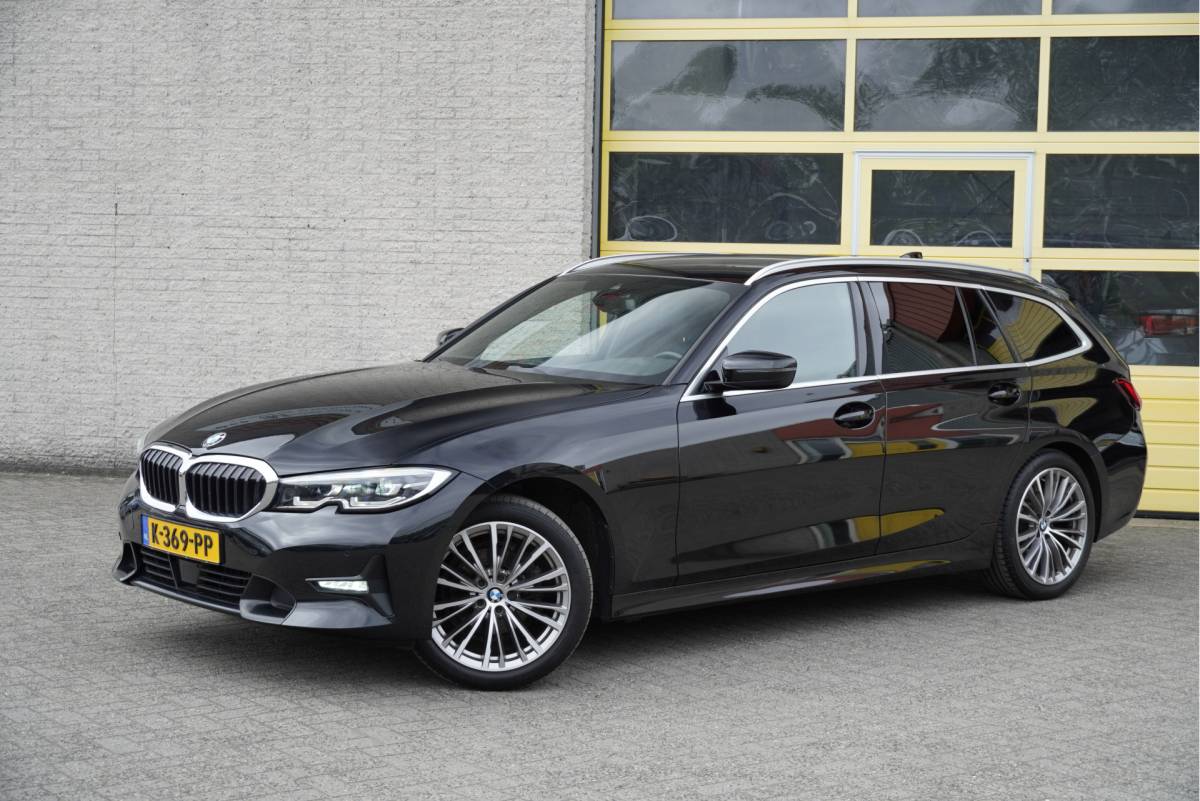 BMW 3 Serie BMW 3-serie Touring 318i Automaat! High Executive Edition BJ2021 Lmv 18″ | Led V+A | Pdc | Elek. achterklep | Navi | Virtual cockpit | Dashboard verlichting | Climate control | Cruise control | Lederen bekleding | Sportstoelen | Verwarmde voorstoelen | Zwarte hemel