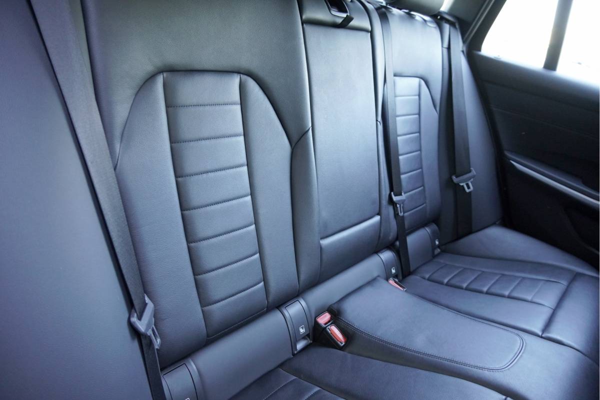 BMW 3 Serie BMW 3-serie Touring 318i Automaat! High Executive Edition BJ2021 Lmv 18″ | Led V+A | Pdc | Elek. achterklep | Navi | Virtual cockpit | Dashboard verlichting | Climate control | Cruise control | Lederen bekleding | Sportstoelen | Verwarmde voorstoelen | Zwarte hemel