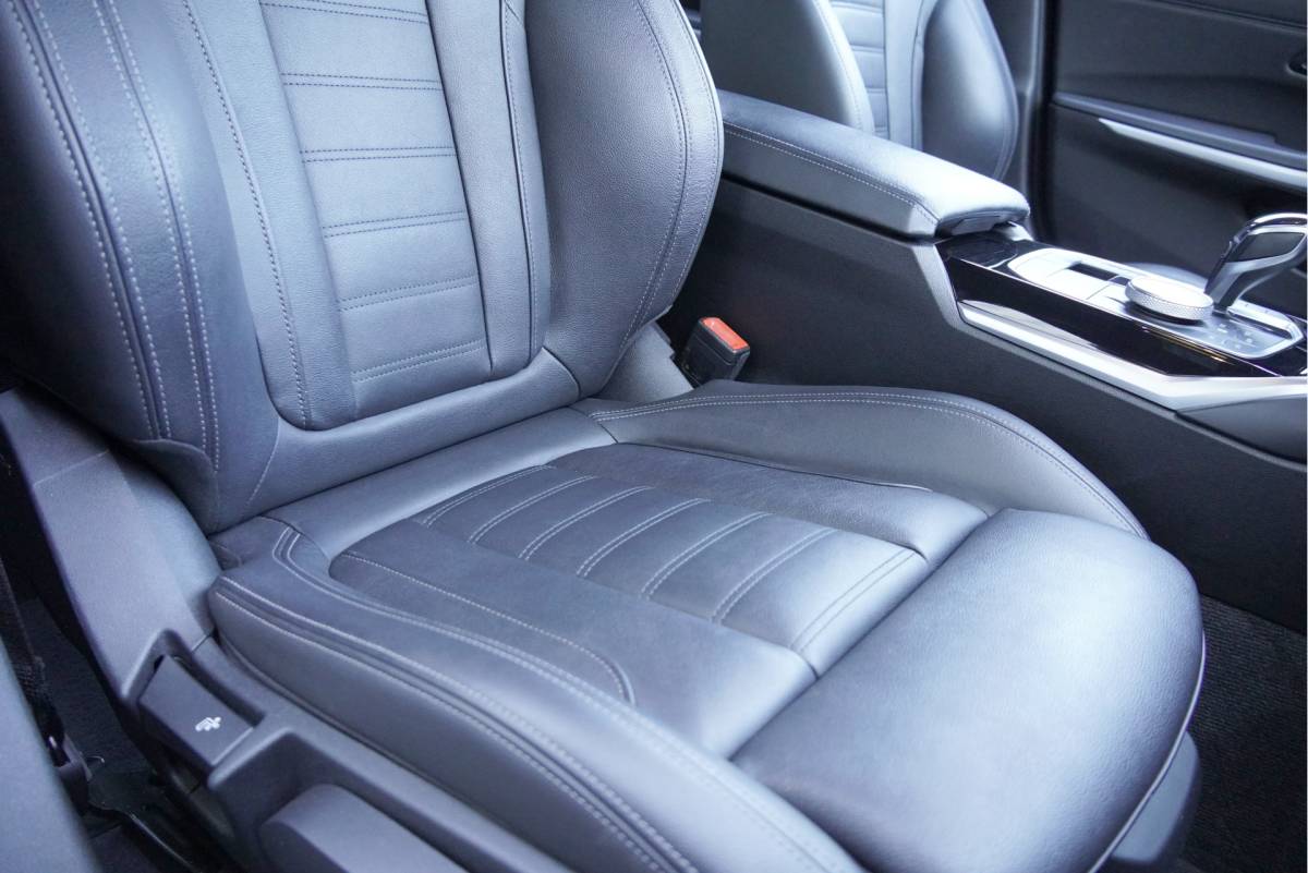 BMW 3 Serie BMW 3-serie Touring 318i Automaat! High Executive Edition BJ2021 Lmv 18″ | Led V+A | Pdc | Elek. achterklep | Navi | Virtual cockpit | Dashboard verlichting | Climate control | Cruise control | Lederen bekleding | Sportstoelen | Verwarmde voorstoelen | Zwarte hemel