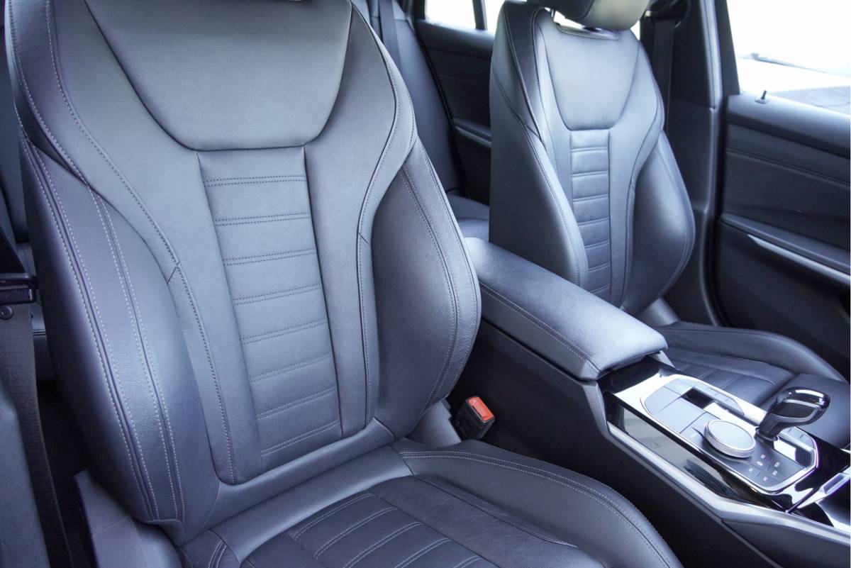 BMW 3 Serie BMW 3-serie Touring 318i Automaat! High Executive Edition BJ2021 Lmv 18″ | Led V+A | Pdc | Elek. achterklep | Navi | Virtual cockpit | Dashboard verlichting | Climate control | Cruise control | Lederen bekleding | Sportstoelen | Verwarmde voorstoelen | Zwarte hemel