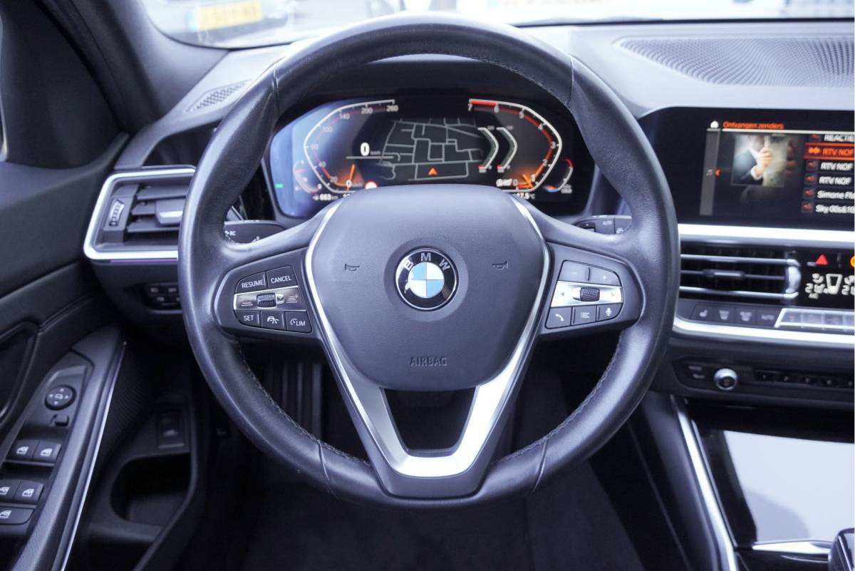 BMW 3 Serie BMW 3-serie Touring 318i Automaat! High Executive Edition BJ2021 Lmv 18″ | Led V+A | Pdc | Elek. achterklep | Navi | Virtual cockpit | Dashboard verlichting | Climate control | Cruise control | Lederen bekleding | Sportstoelen | Verwarmde voorstoelen | Zwarte hemel