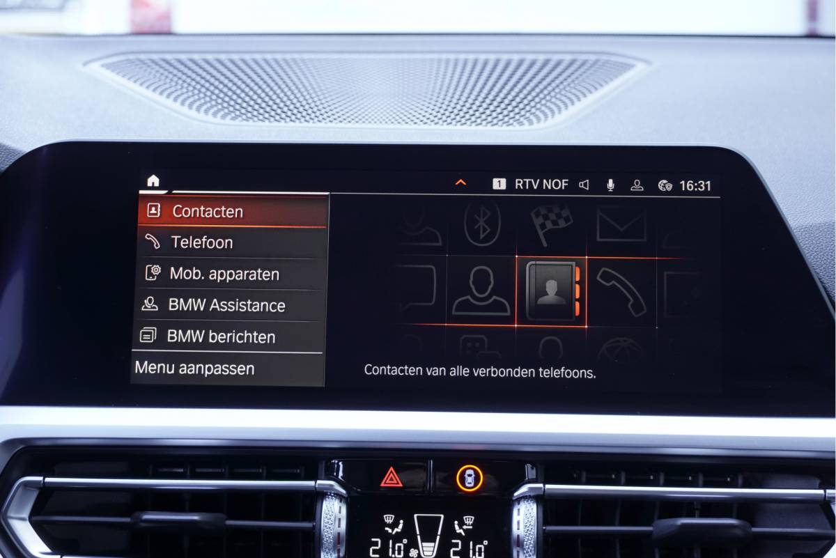 BMW 3 Serie BMW 3-serie Touring 318i Automaat! High Executive Edition BJ2021 Lmv 18″ | Led V+A | Pdc | Elek. achterklep | Navi | Virtual cockpit | Dashboard verlichting | Climate control | Cruise control | Lederen bekleding | Sportstoelen | Verwarmde voorstoelen | Zwarte hemel