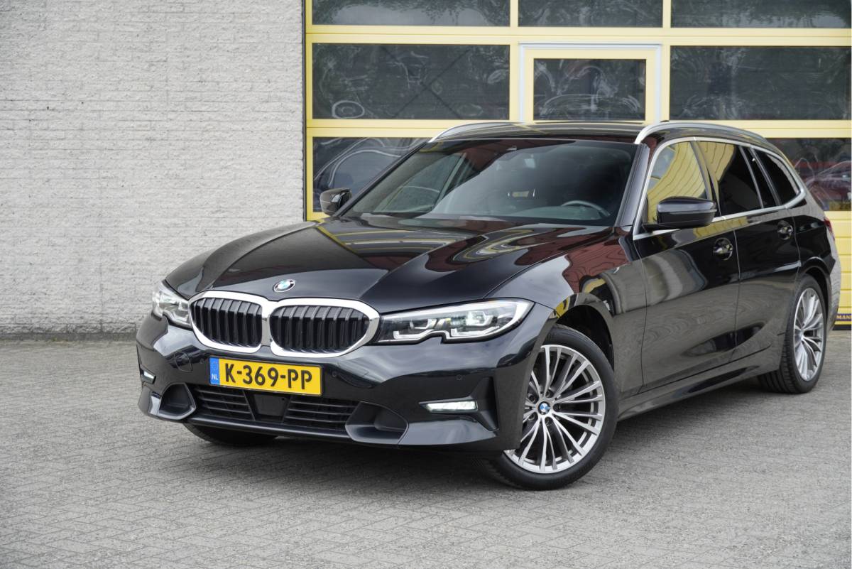 BMW 3 Serie BMW 3-serie Touring 318i Automaat! High Executive Edition BJ2021 Lmv 18″ | Led V+A | Pdc | Elek. achterklep | Navi | Virtual cockpit | Dashboard verlichting | Climate control | Cruise control | Lederen bekleding | Sportstoelen | Verwarmde voorstoelen | Zwarte hemel